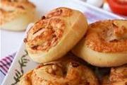 Булочки с кедровыми орехами, пармской ветчиной и пармеджано реджиано