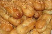 Эклерчики с масляным кремом и ореховой обсыпкой