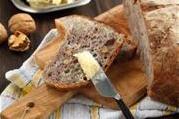 Хлеб с каштанами, грецими орехами и изюмом