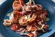 Итальянский салат с кальмарами и креветками