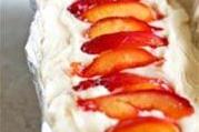Кекс с карамелизированными нектаринами.