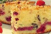 Малиновый пирог с орехами