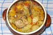 Мясо с картошкой и овощами в горшочках