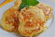 Оладьи с яблоками и ореховым медом