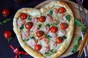 Пицца с креветками и ореховым соусом.