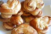 Плюшки с сахаром и корицей
