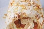Рулет из меренги с абрикосами