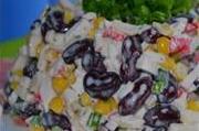 Салат с фасолью, крабовыми палочками и кальмарами