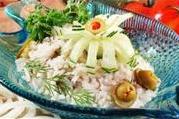 Салат с консервированной рыбой и рисом