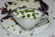 Салатная заправка из йогурта с зеленым луком