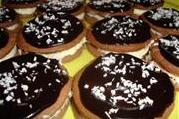 Шоколадные пирожные с кокосовым кремом