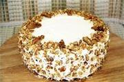 Шоколадный торт с черносливом и орехами