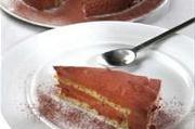 Шоколадный торт с фисташками и оливковым маслом