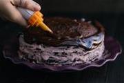 Шоколадный торт с клубничным кремом и ганашем