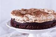 Шоколадный торт с ореховой меренгой