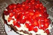 Шоколадный тортик с клубникой.