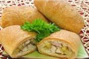 Слоеные пирожки с курицей и картофелем