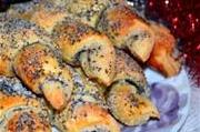 Слоеные рогалики с маком