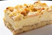 Тертый пирог с творогом и яблоками.