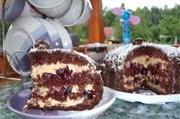 Торт "Пьяная вишня под карамельным соусом"