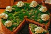 Торт с киви и красной смородиной