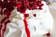 Торт с клюквенным соусом