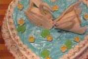 Торт "Сердечко с лебедями"