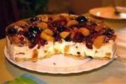 Творожный торт с персиками, вишней и слоеным тестом