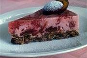 Творожно-сливовый желейный торт без выпечки