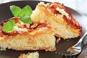 Яблочный манник с орешками.