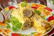 Яичные рулетики с мясной начинкой - отличный завтрак!