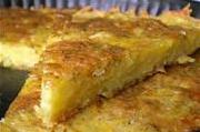 Запеканка из тертого картофеля с сыром и чесноком