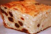 Запеканка из творога с манкой и изюмом